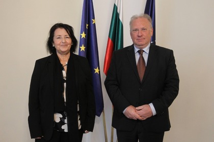 Министър Светлан Стоев прие посланика на Алжир Латифа Беназза